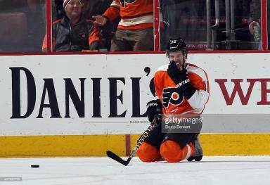 at the Wells Fargo Center on November 19, 2015 in Philadelphia, Pennsylvania.