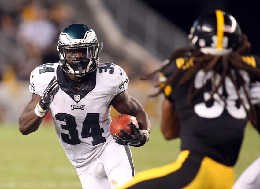 9483839-kenjon-barner-nfl-preseason-philadelphia-eagles-pittsburgh-steelers