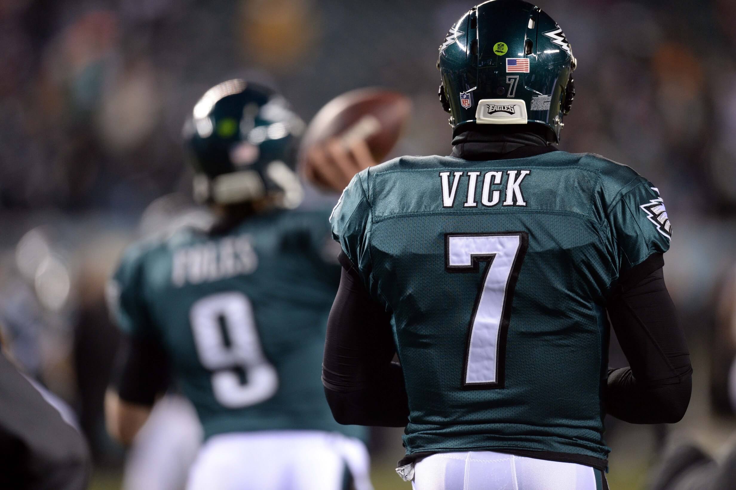 Former Eagles quarterback Michael Vick retires from the NFL