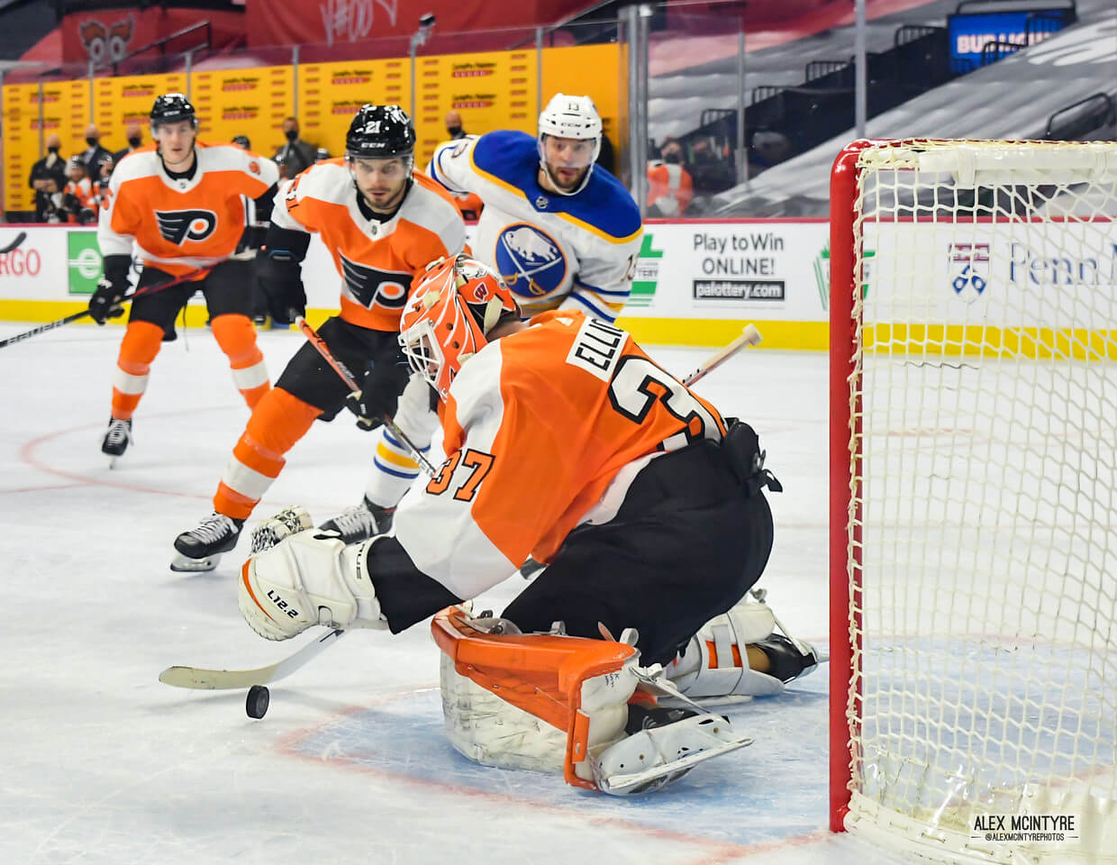 Jakub Voracek, Nolan Patrick step in to defend Claude Giroux after