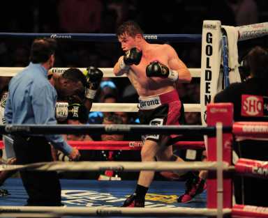 BOXING: APR 20 Alvarez v Trout