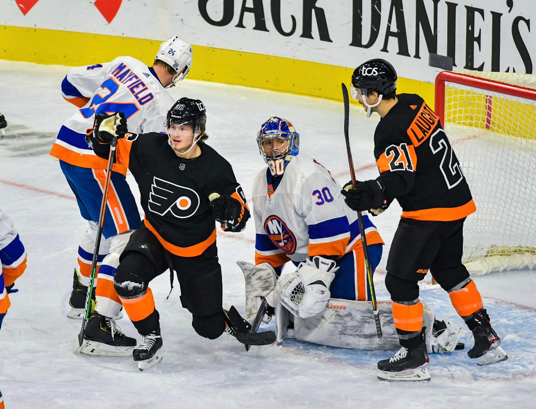 Joel Farabee leaves BU after one season, signs with Flyers