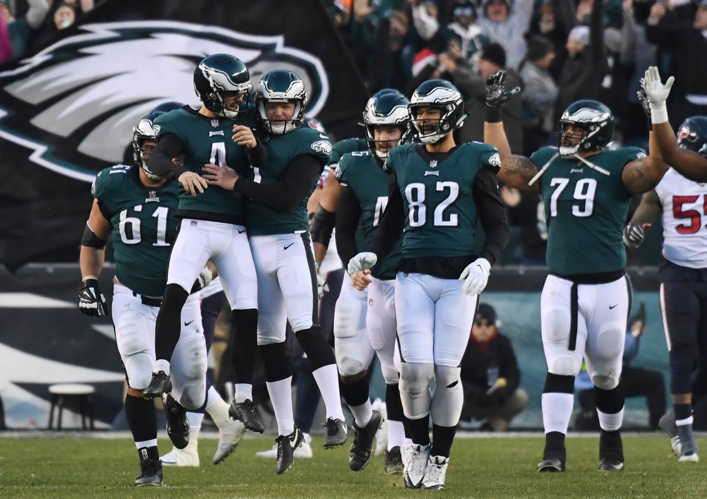 NFL: Philadelphia Eagles nip Houston Texans to keep playoff hope alive