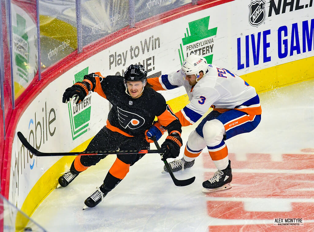 Adam Pelech chases Travis Konecny in the offensive zone