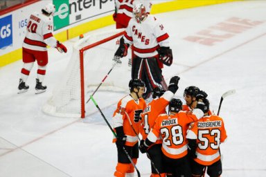 Sean Couturier, Petr Mrazek