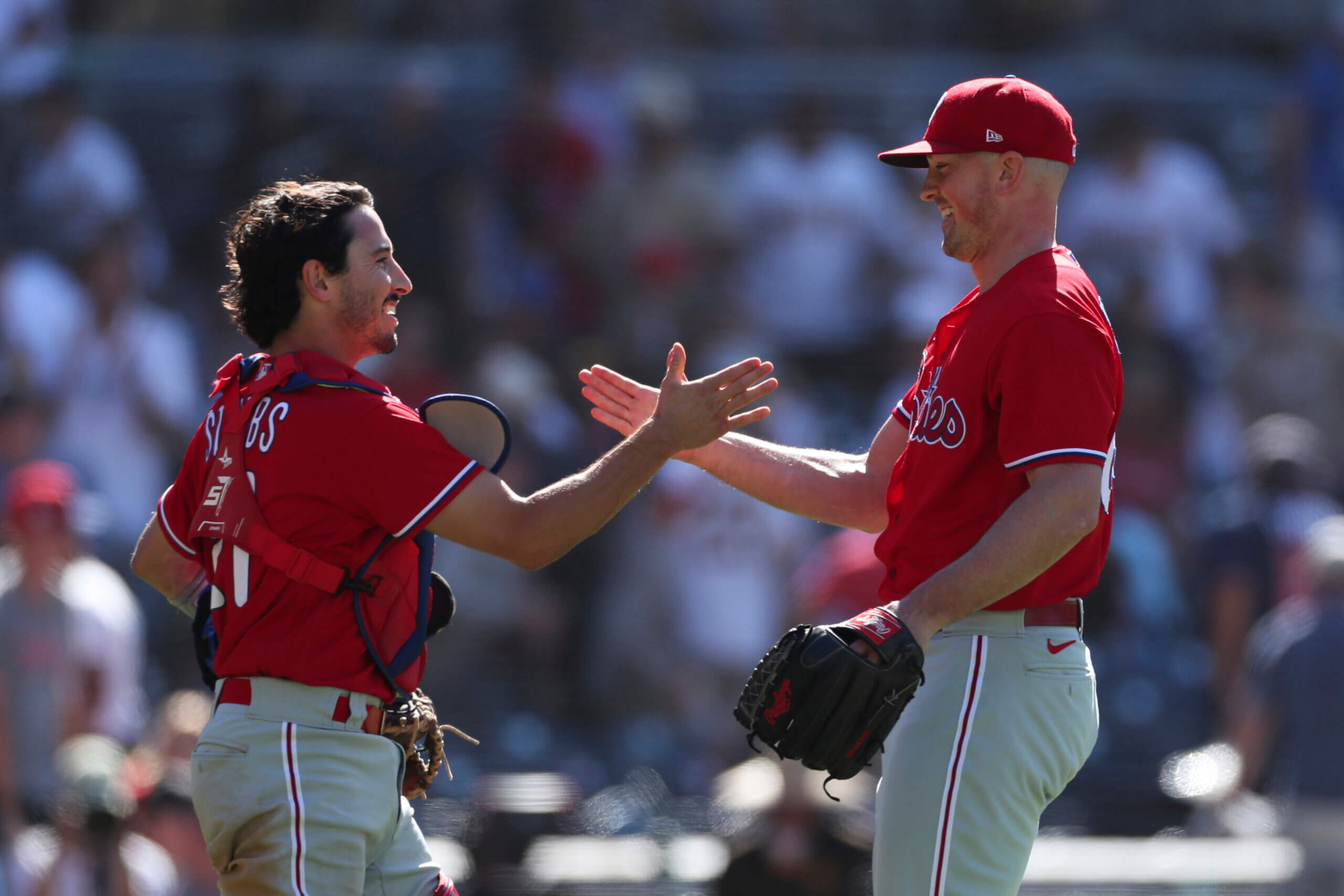 Phillies' bullpen holds it together late in win vs. Padres