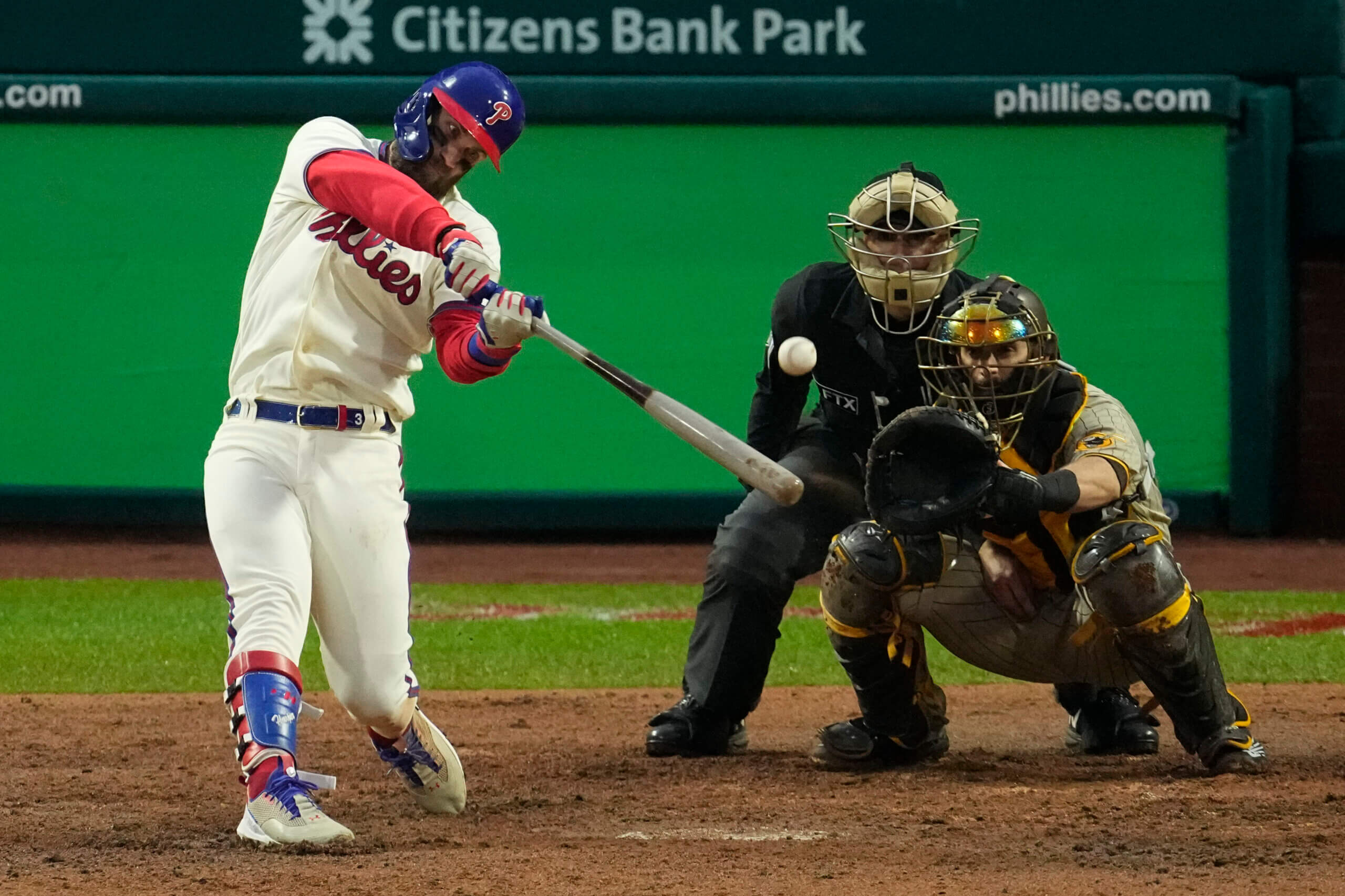 Bryce Harper's heroics send Phillies to World Series 