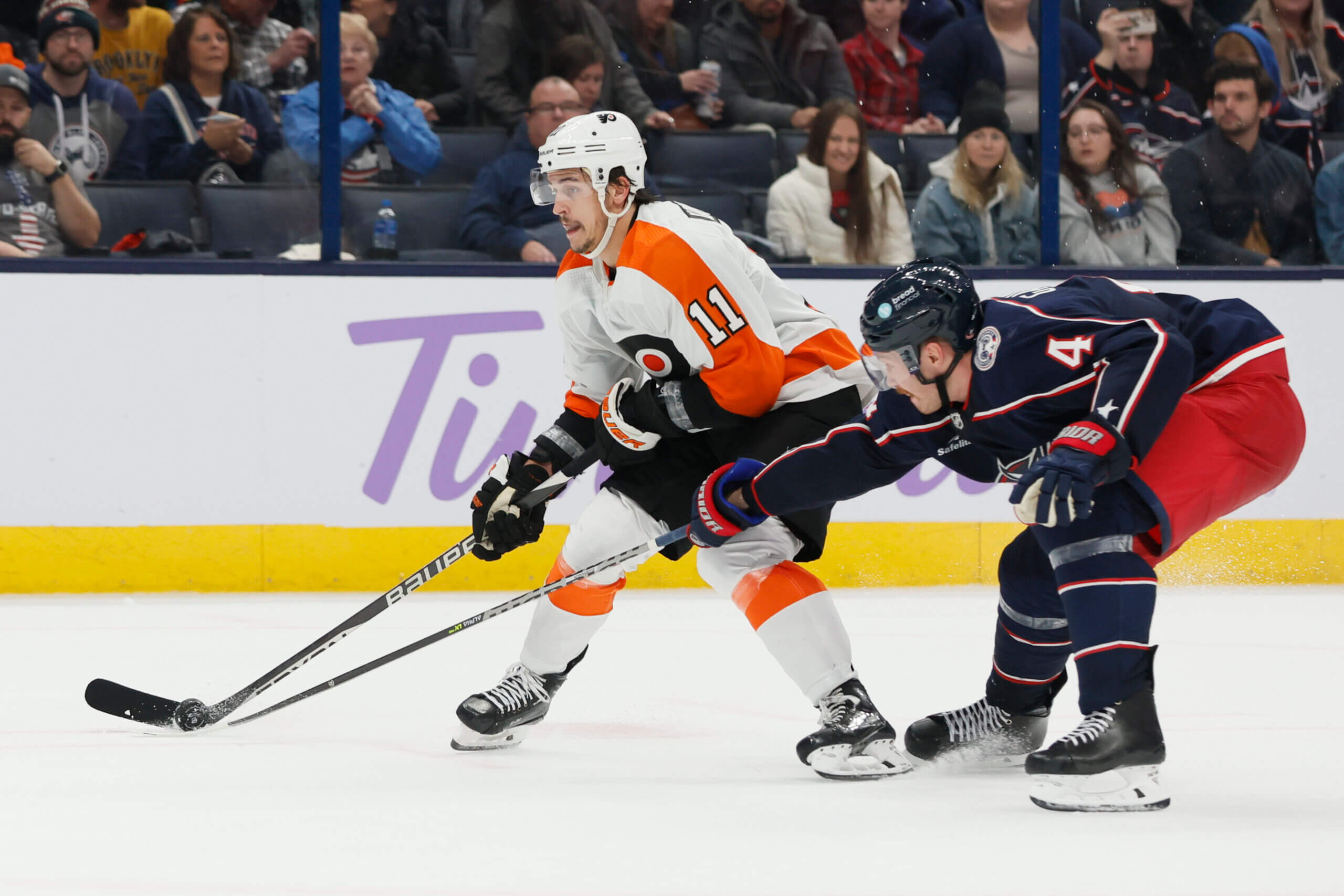 Travis Konecny powers Flyers past Blackhawks 4-3 in NHL's Global Series  game in Prague - The Globe and Mail