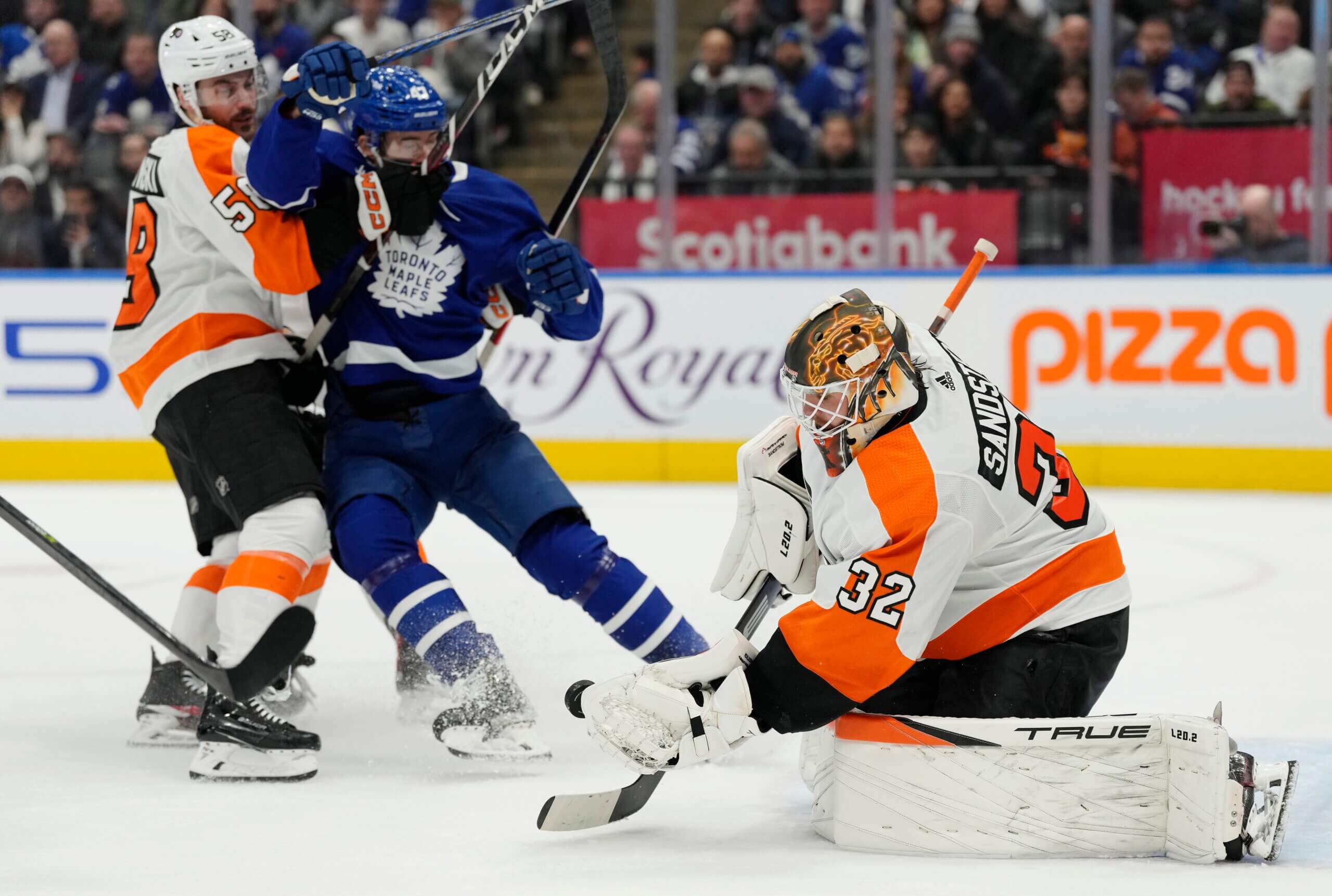 Tavares Hat Trick Lifts Leafs Over Flyers, 5-2