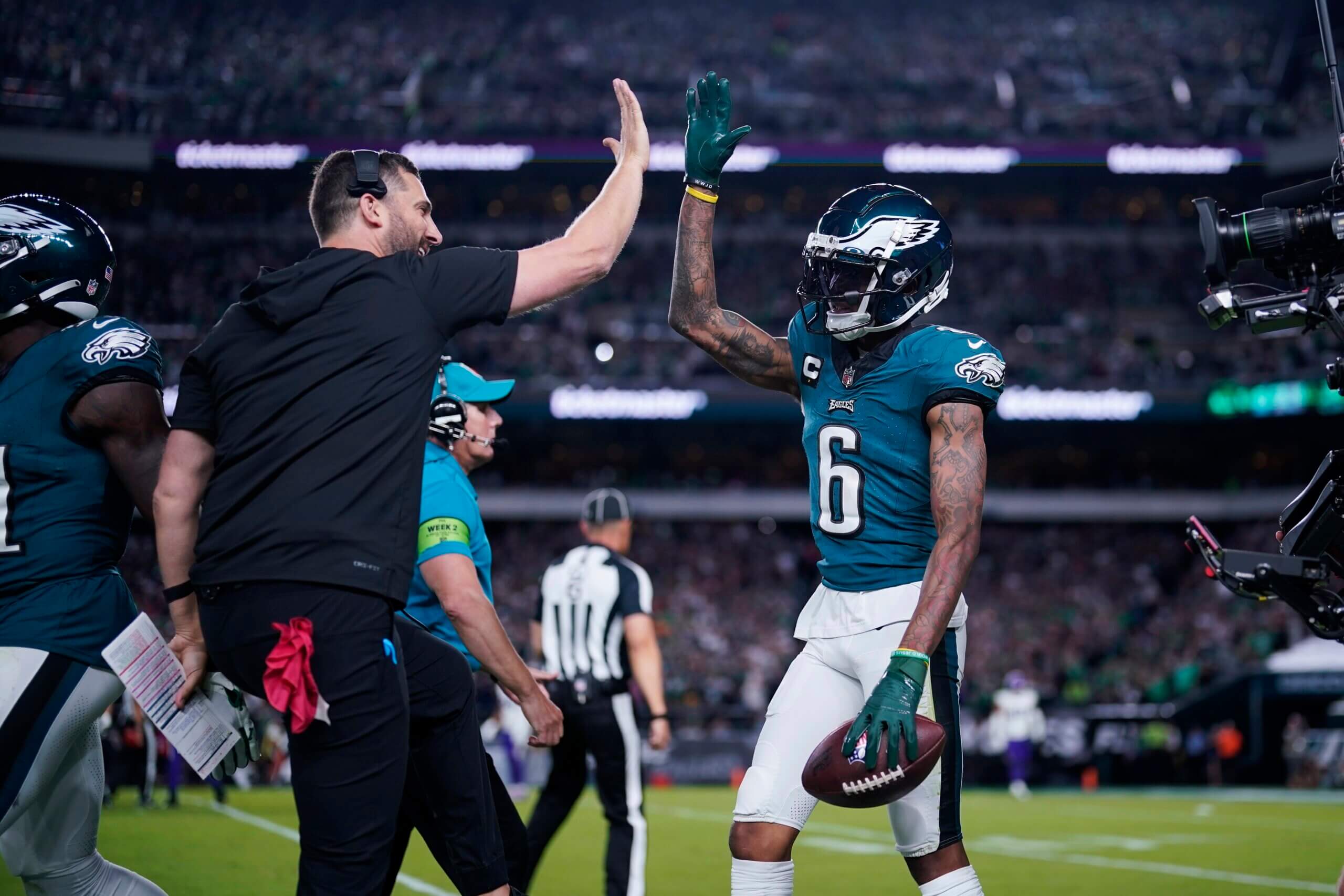 Eagles survive overtime thriller thanks to Jake Elliott's heroic