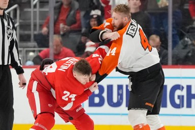 Flyers' Nicolas Deslauriers fighting.
